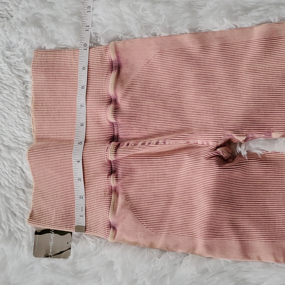 10. Free People Ultra High-Rise 7/8 Happiness Runs Leggings Soft Pink - Picture 8 of 13